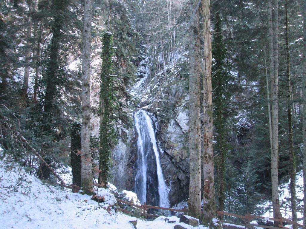 Gite Auberge Les Cascades La Mongie Buitenkant foto